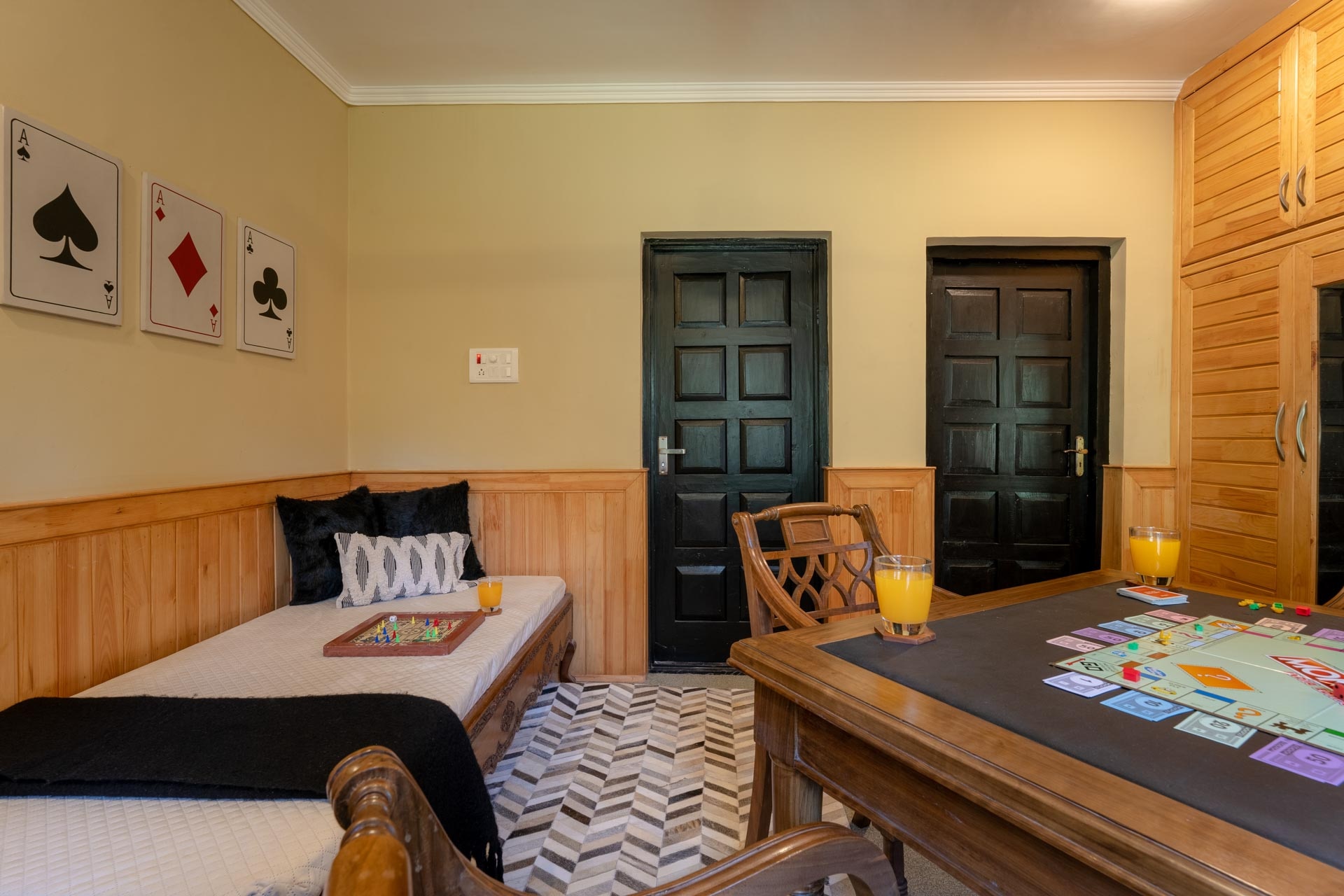 LohonoStays Villa The White House Zaznar-5 Bedroom - Tap to explore photos