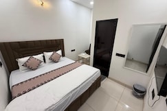 Hotel Stayvora, Khanna