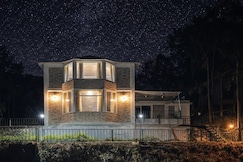 Lans Bliss Villa 1BR Mountain Views by Homeyhuts, Lansdowne