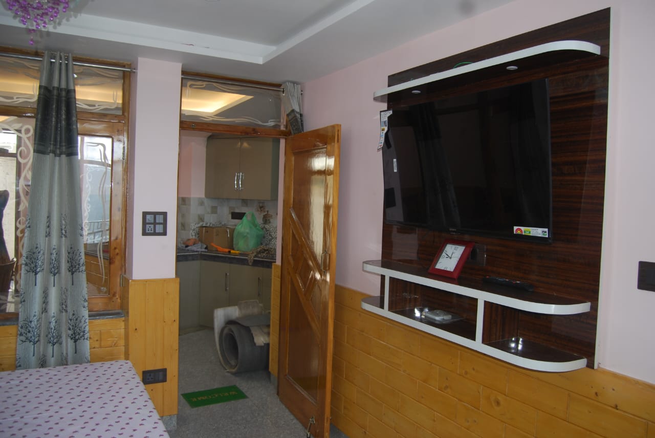 Sharma Homestay - Tap to explore photos