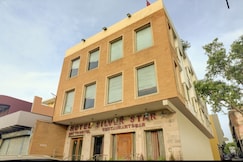 Hotel Silver Star, Mat