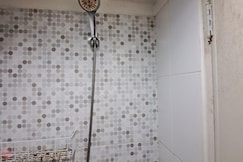 Hotel O Apartement Sentraland Karawang By Agung Rent, Karawang