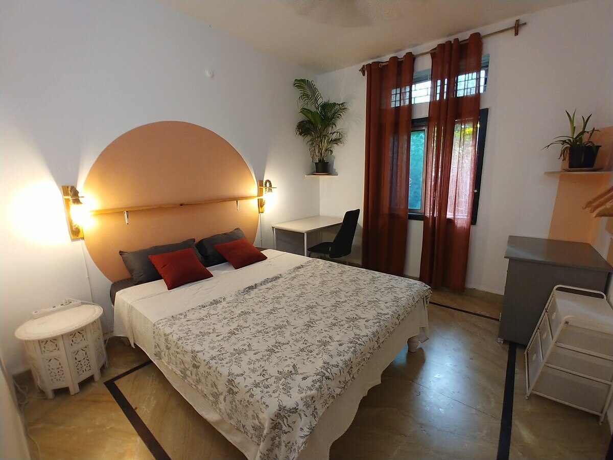 Lorenzos THE CHILL OUT House with fast internet - Tap to explore photos