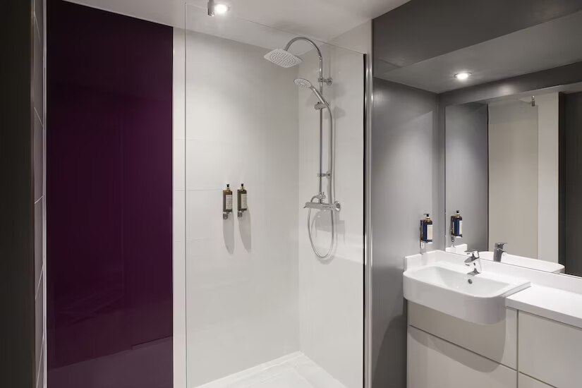 Premier Inn Isle Of Wight (Newport) - Tap to explore photos