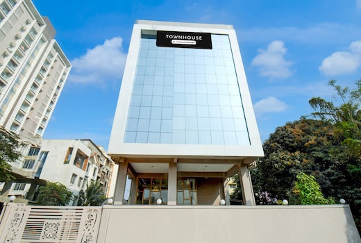 Townhouse Seasons Mall Pune Formerly Hotel City Centre