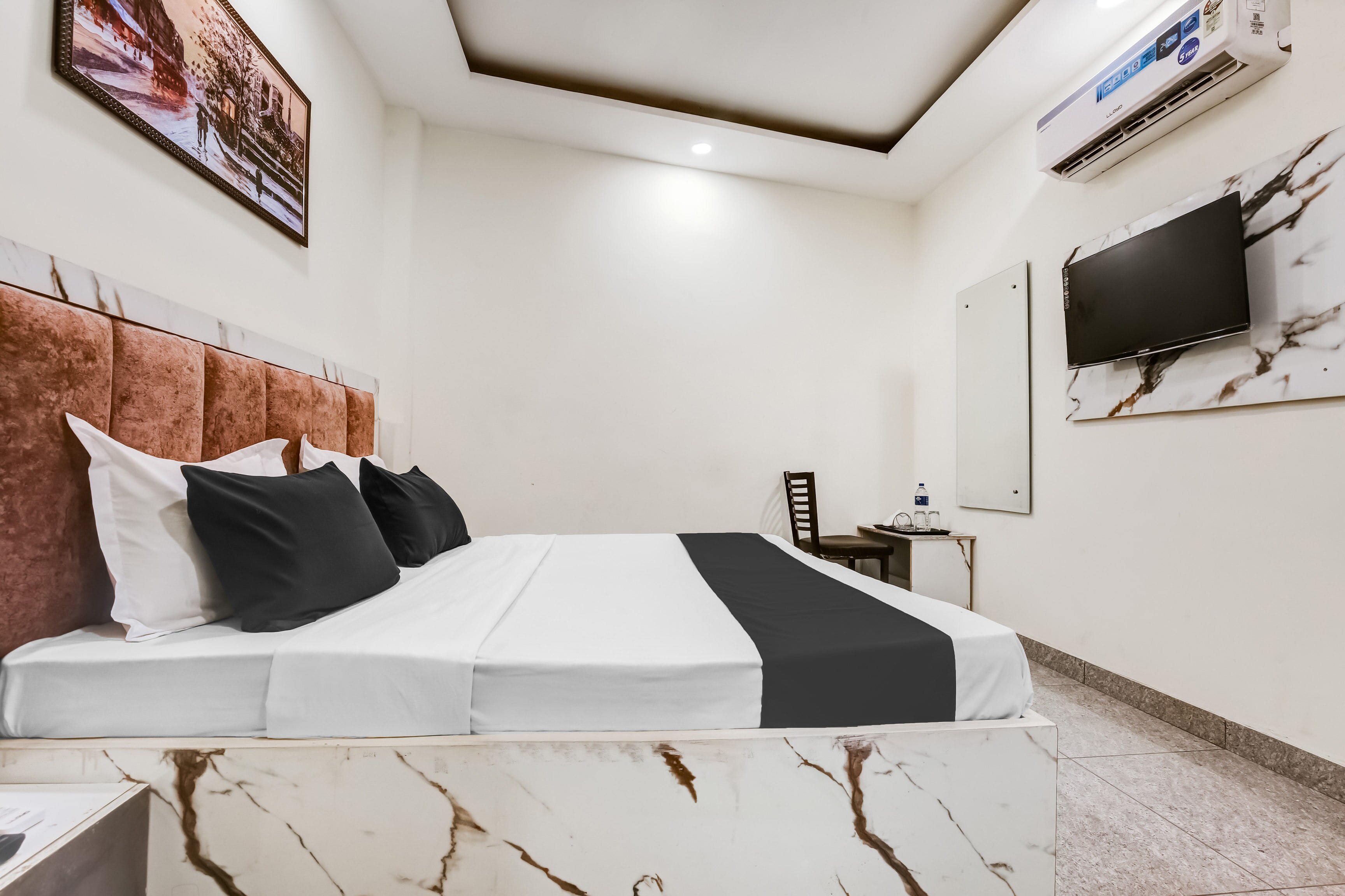 Hotel O A GRAND REGENCY - Tap to explore photos