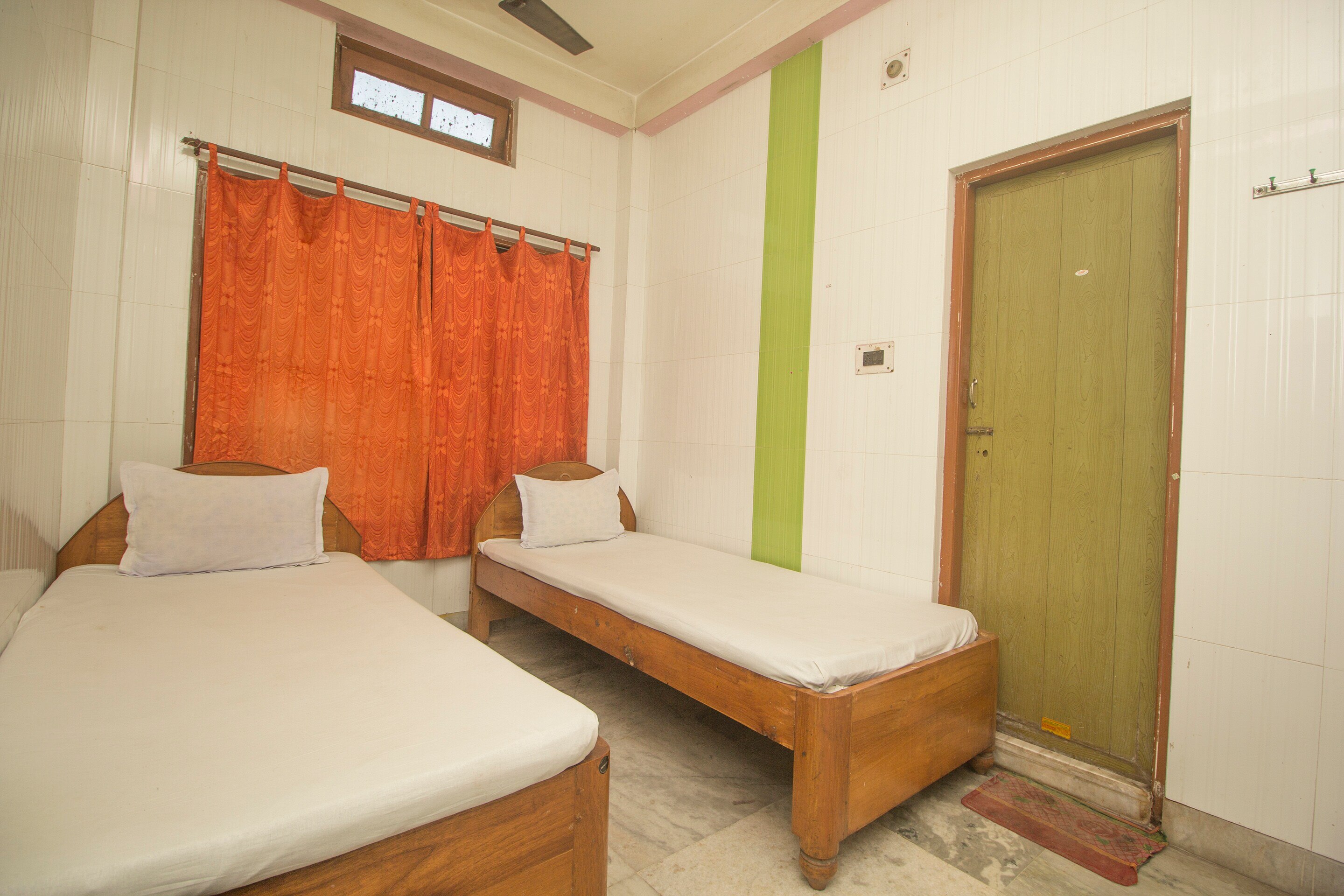 Hotel O Kanchanjanga Tourist Lodge - Tap to explore photos