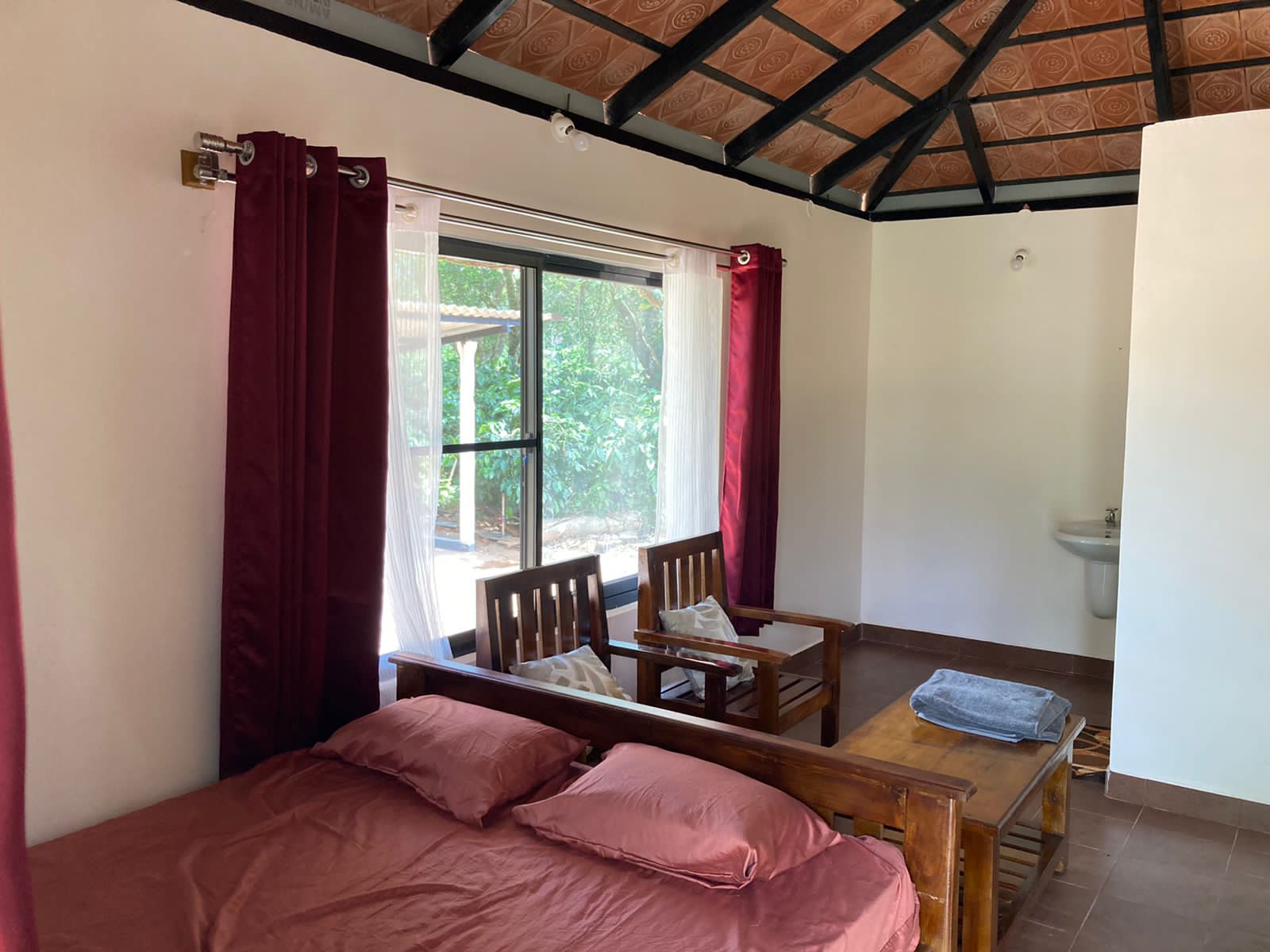 Hemeloka Homestay | Rooms & Meals - Tap to explore photos