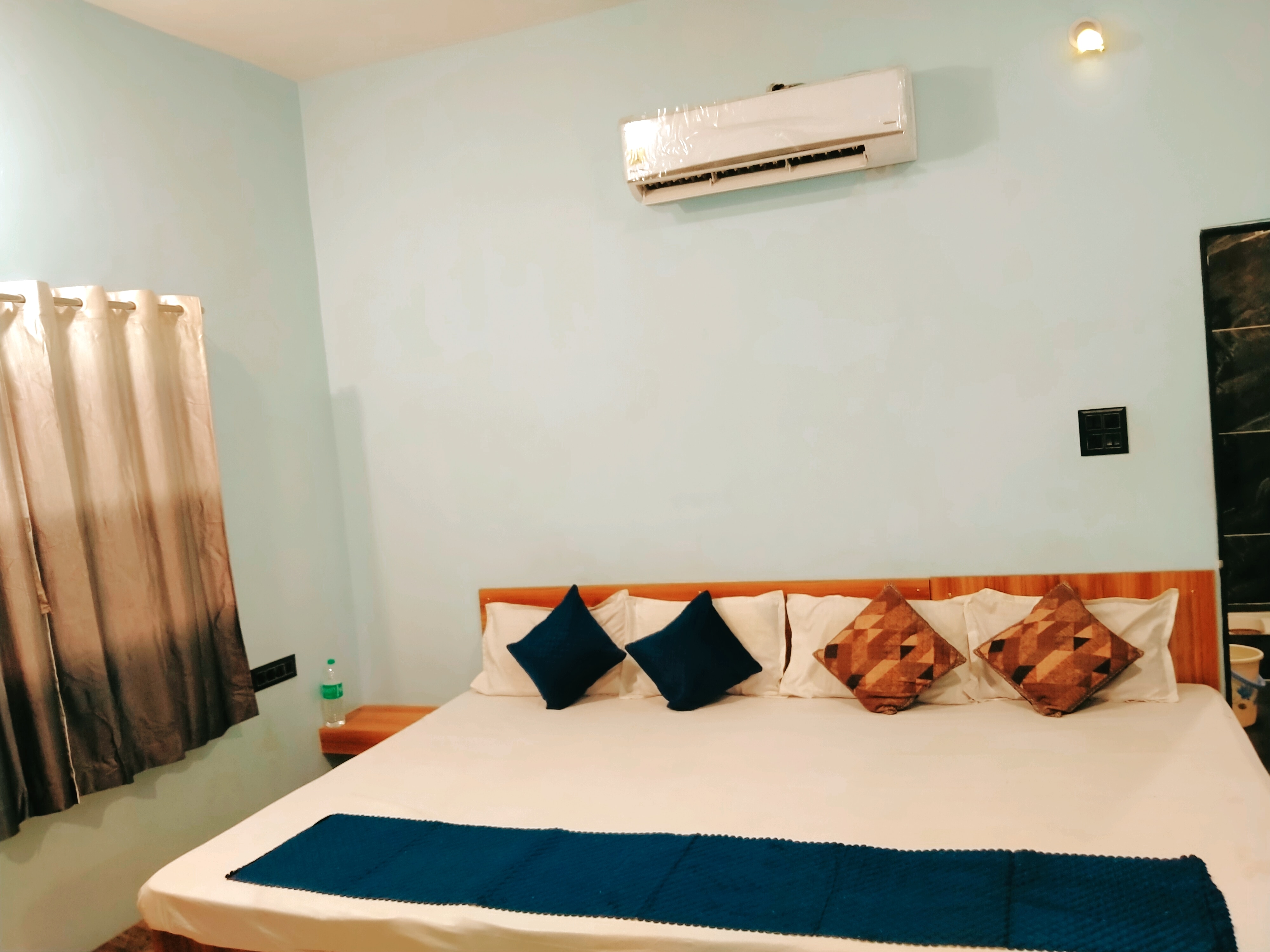 Shree ram guest house - Tap to explore photos