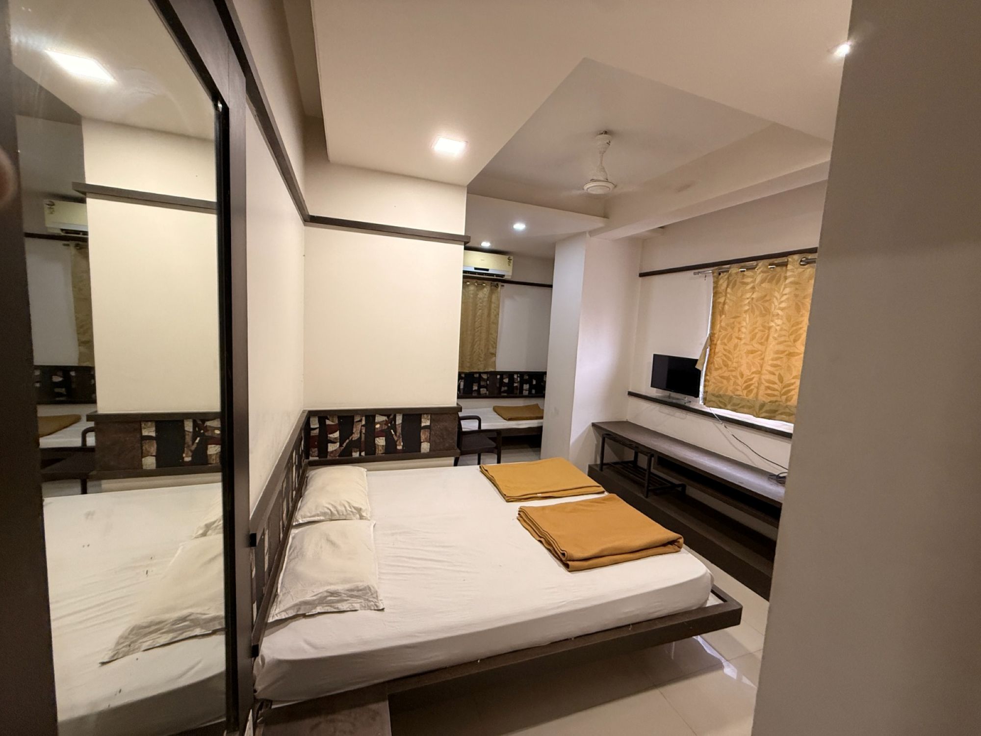 Hotel City Crown 5