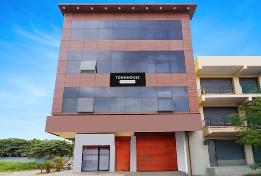 Super Townhouse Bidadi Formerly Royal Garuda