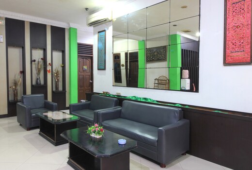 Oyo 717 Hotel Dharma Utama Syariah Indonesia Pekanbaru 1 4 Price Address Reviews