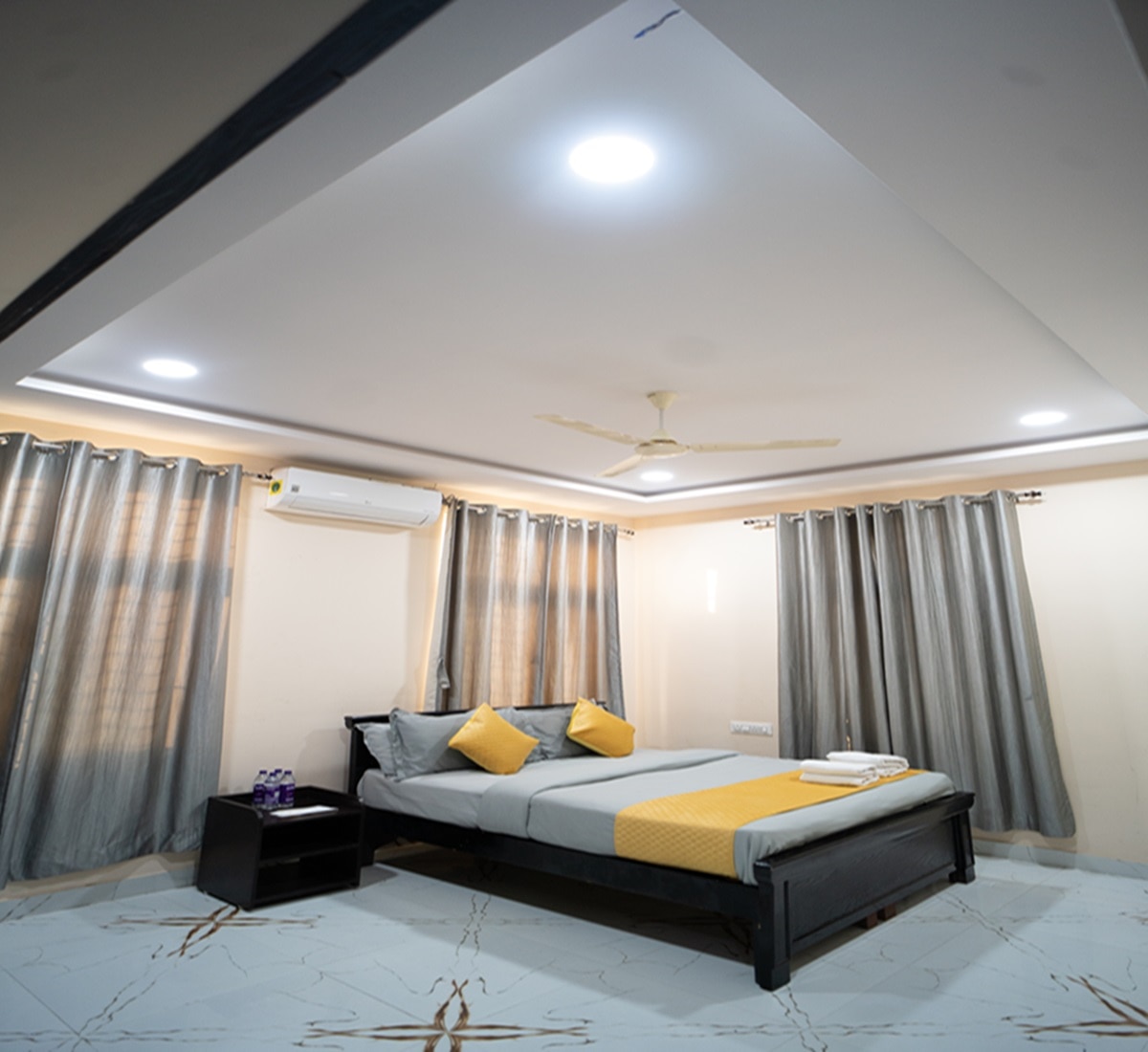 Hotel Yellow Bells Gachibowli - Tap to explore photos