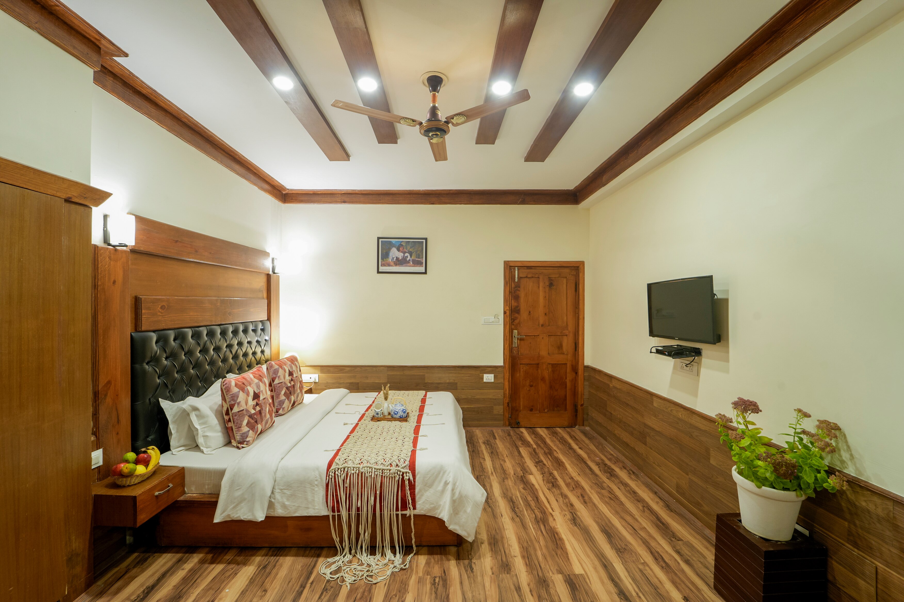 Swiss Cottage - 4 BHK with Garden | Parking | Wifi - Tap to explore photos