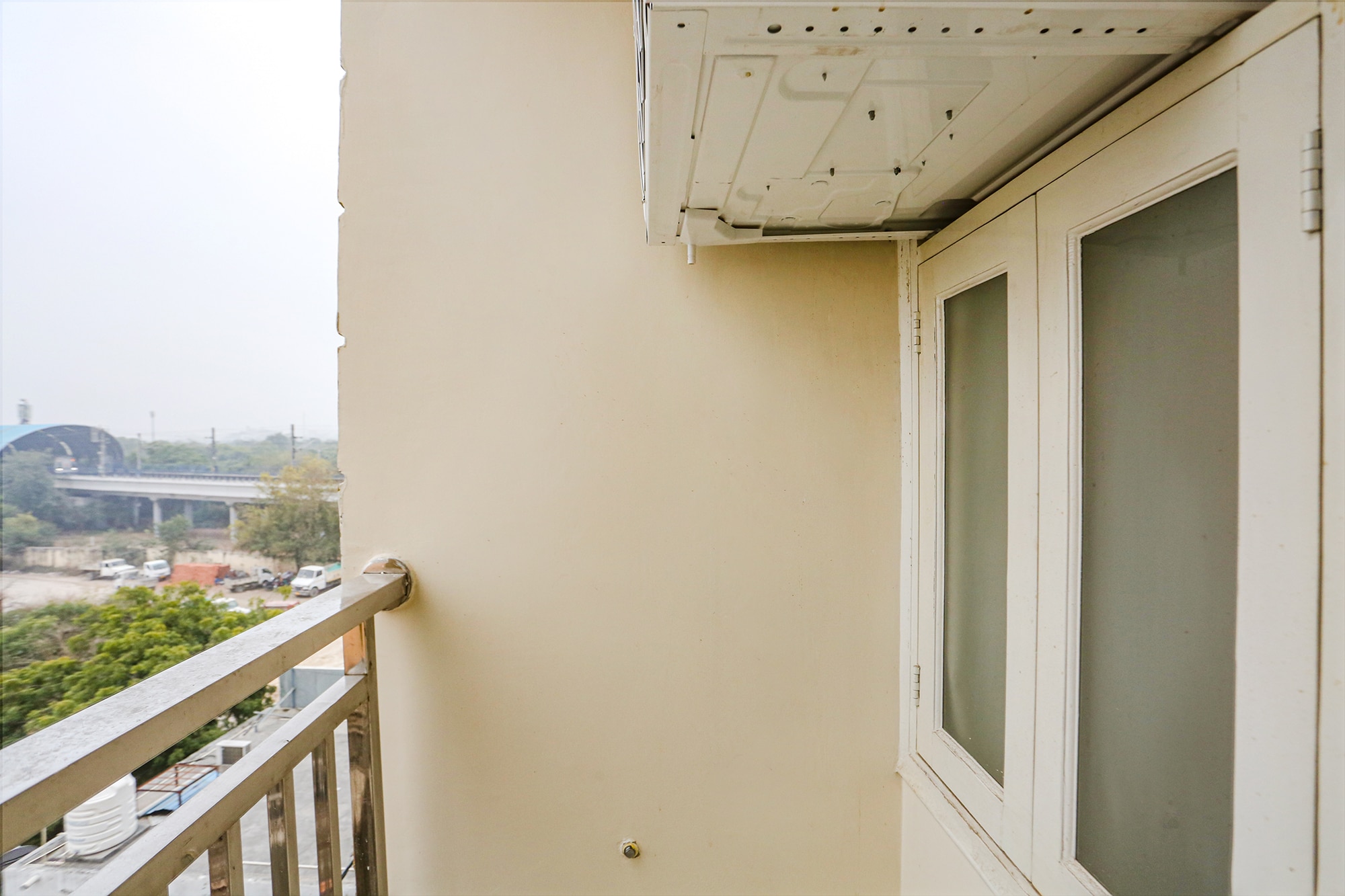 FabHotel Taugan Inn - Nr. Yashobhoomi Convention Centre - Tap to explore photos