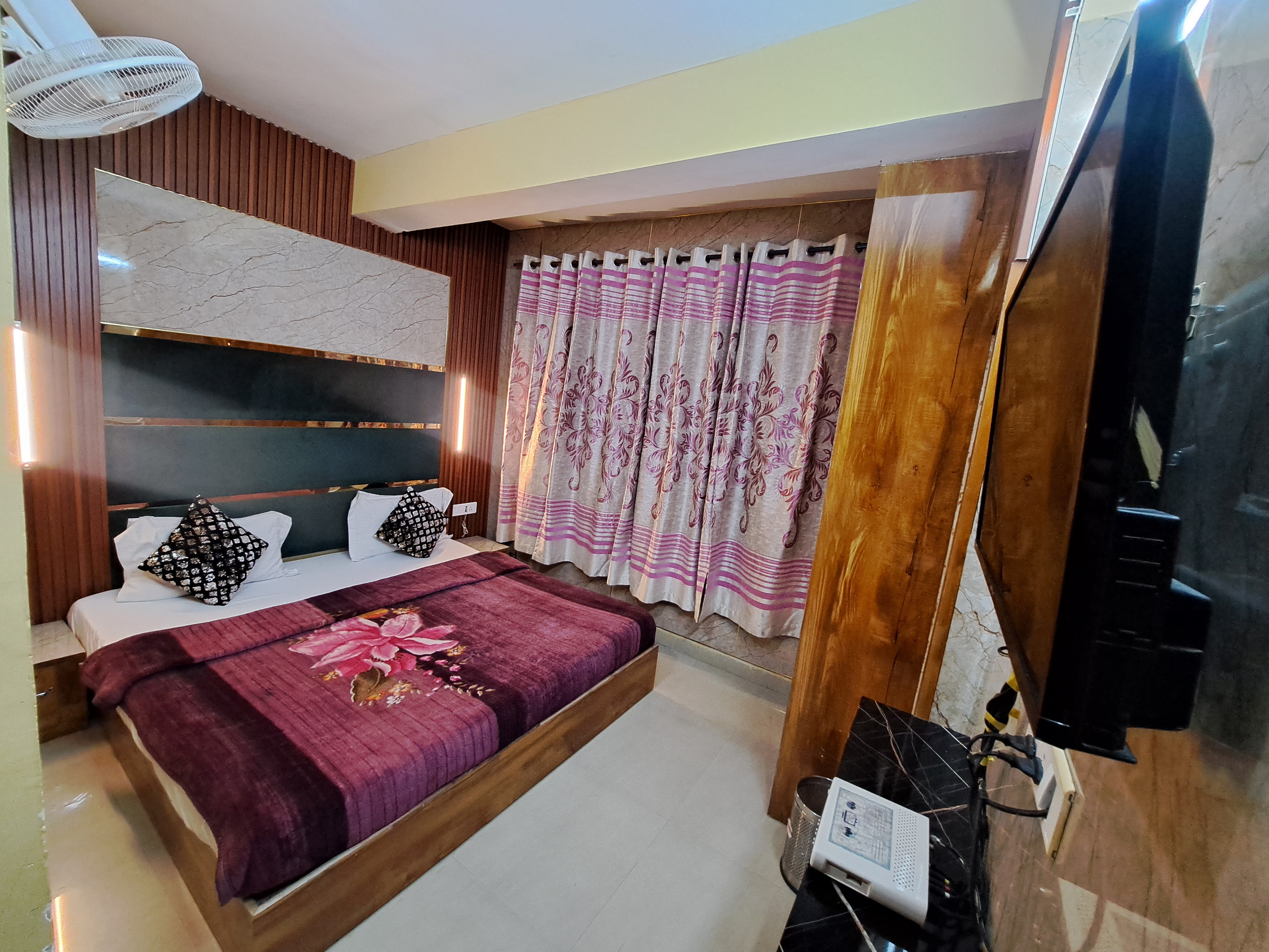 Hotel Rudra Inn Dalhousie - Tap to explore photos