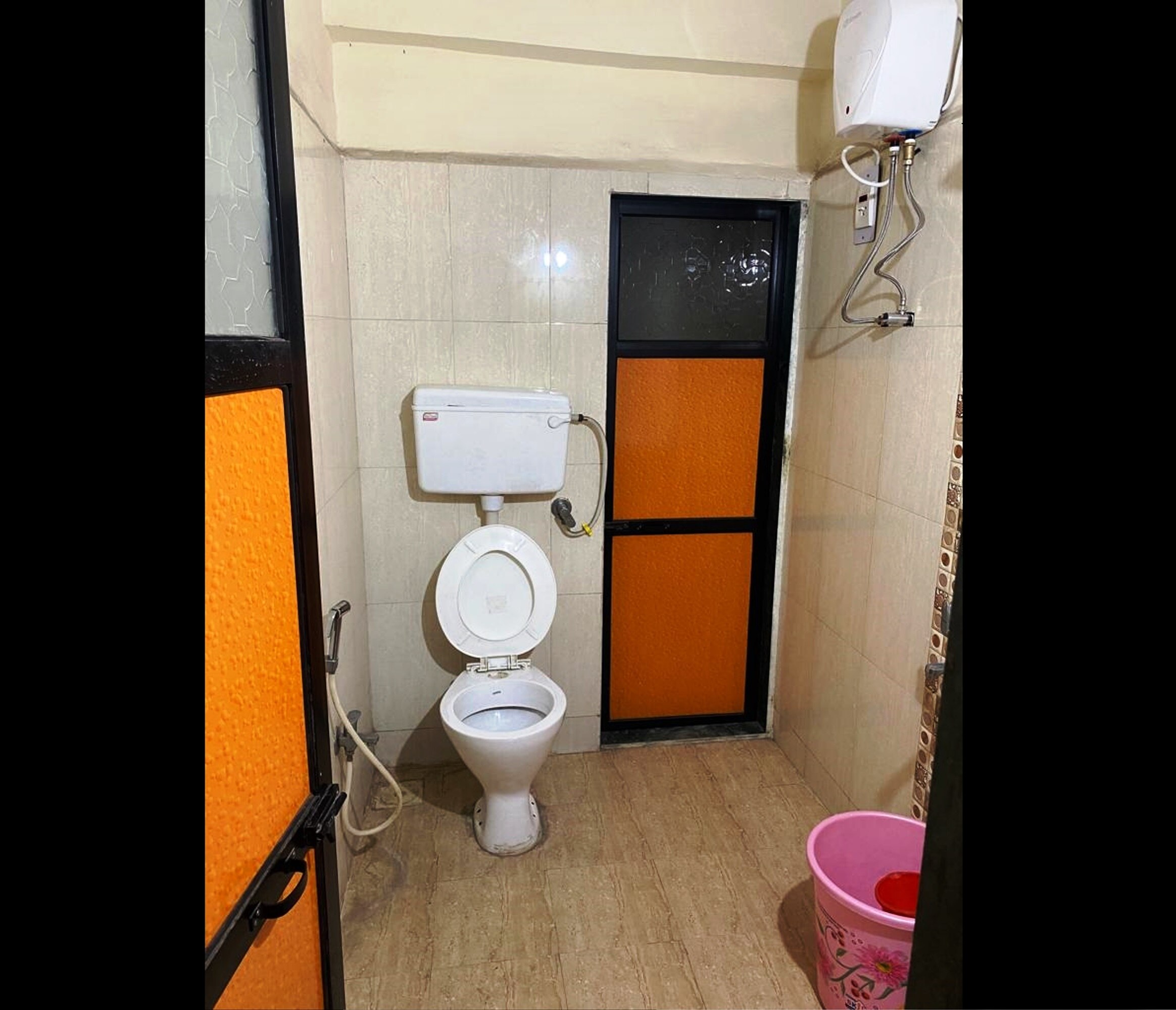 Aarya Stays- Huugee 3BHK with Parking - Tap to explore photos