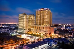   فندق ذا غراند فوروينغس كونفنشن  , 