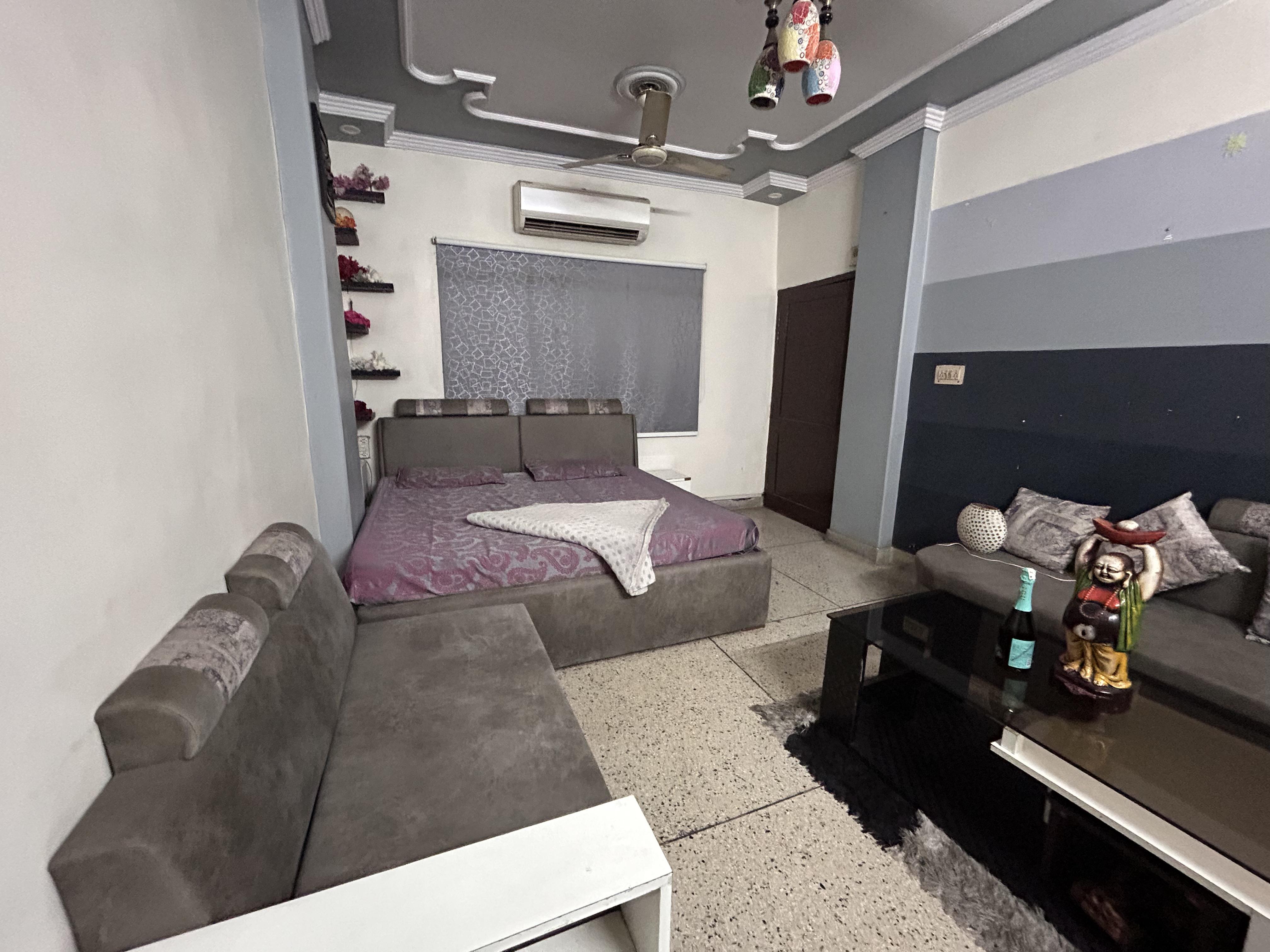 1BHK COZY SUITE - Tap to explore photos