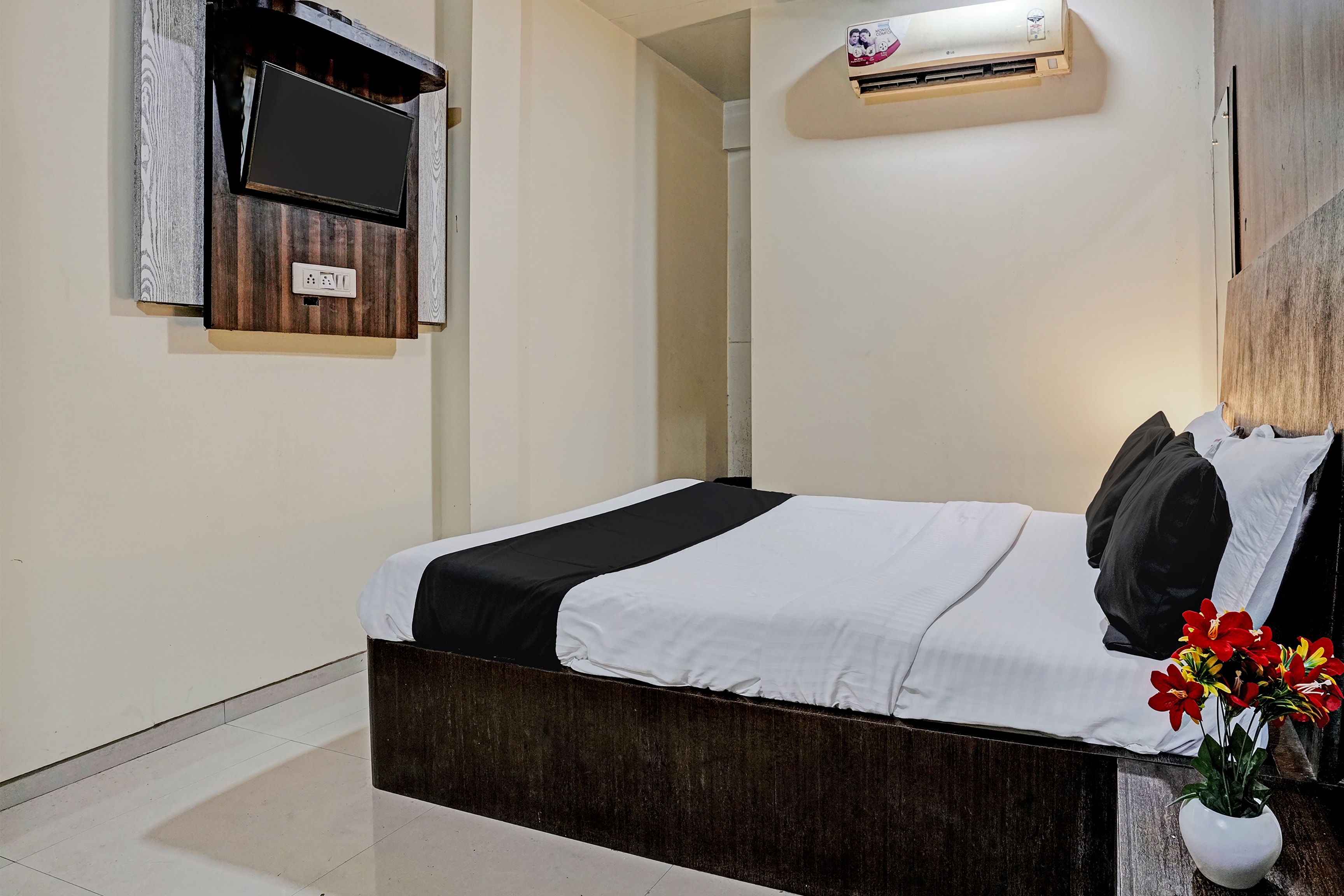Hotel O Lotus Residency Near Anand Nagar Metro Station - Tap to explore photos