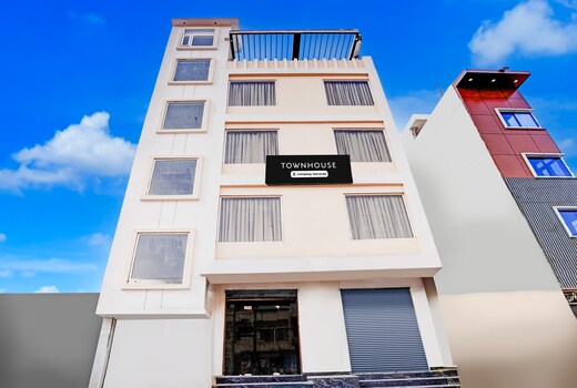 Super Townhouse Lahartara Railway Bridge Near Bus Stop
