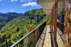 Aakarsh Homestay | Pahadi Food Hub, Kufri