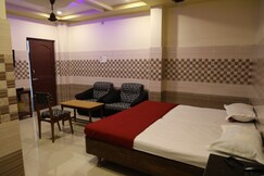 Udipi Sri Devi Residency, Tanuku