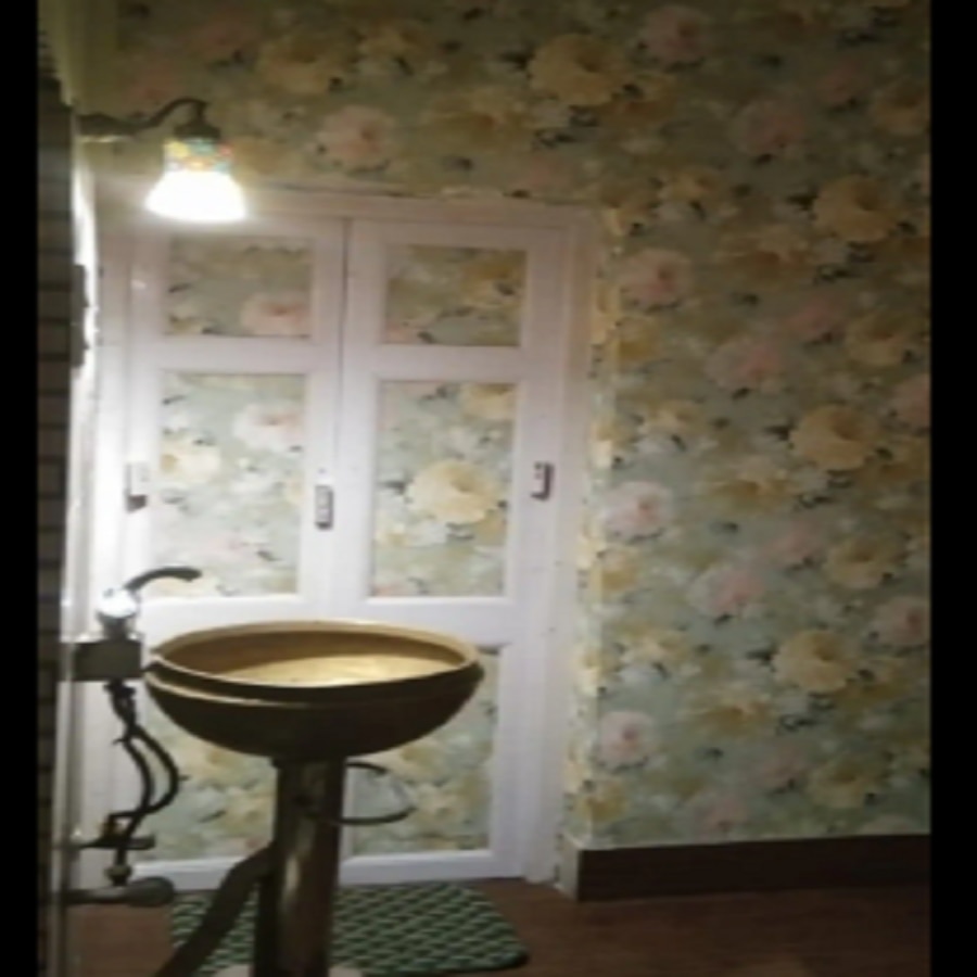 One Room in an Apartment near Tollygunge Metro - Tap to explore photos