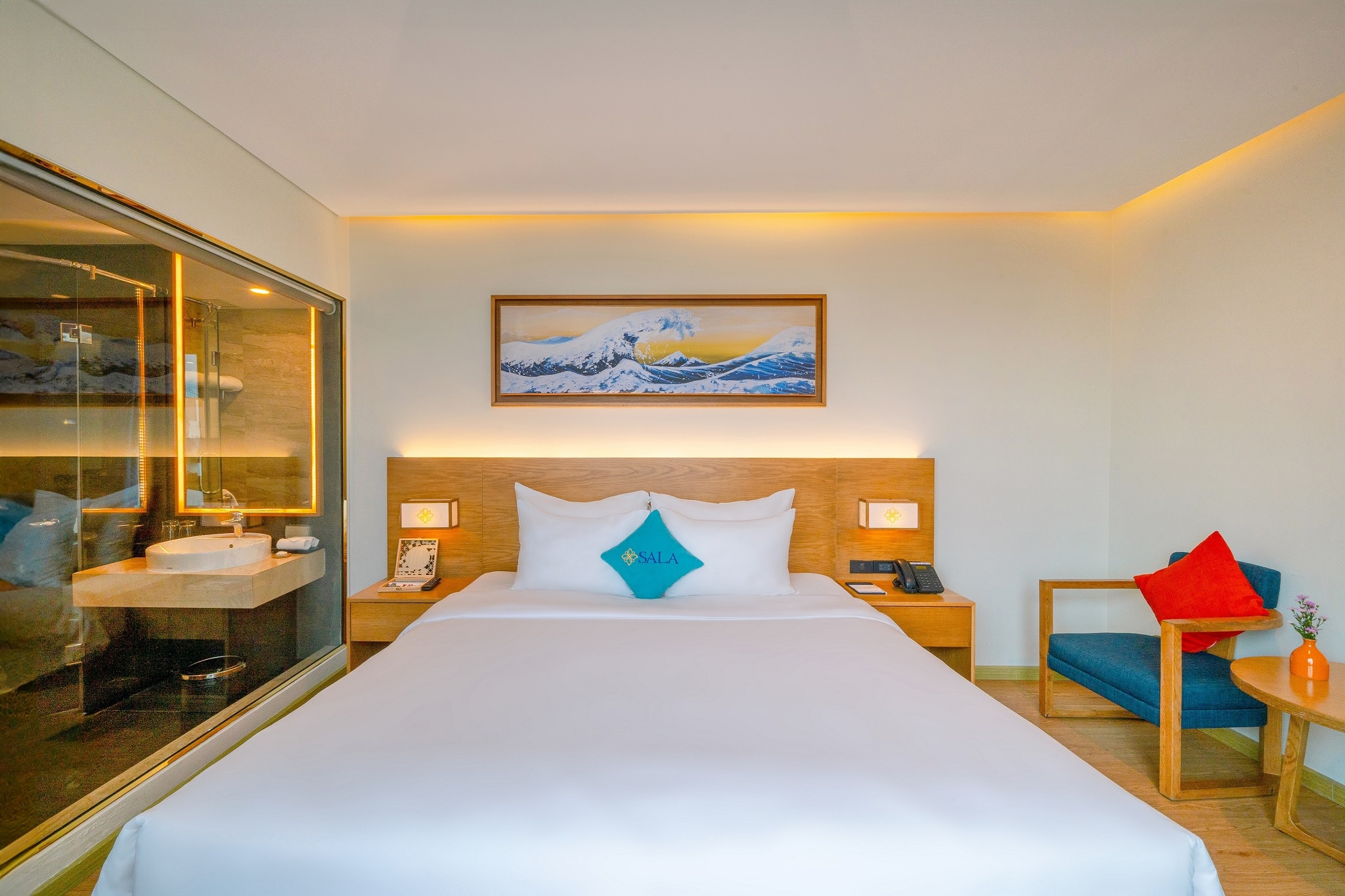 Sala Danang Beach Hotel - Tap to explore photos