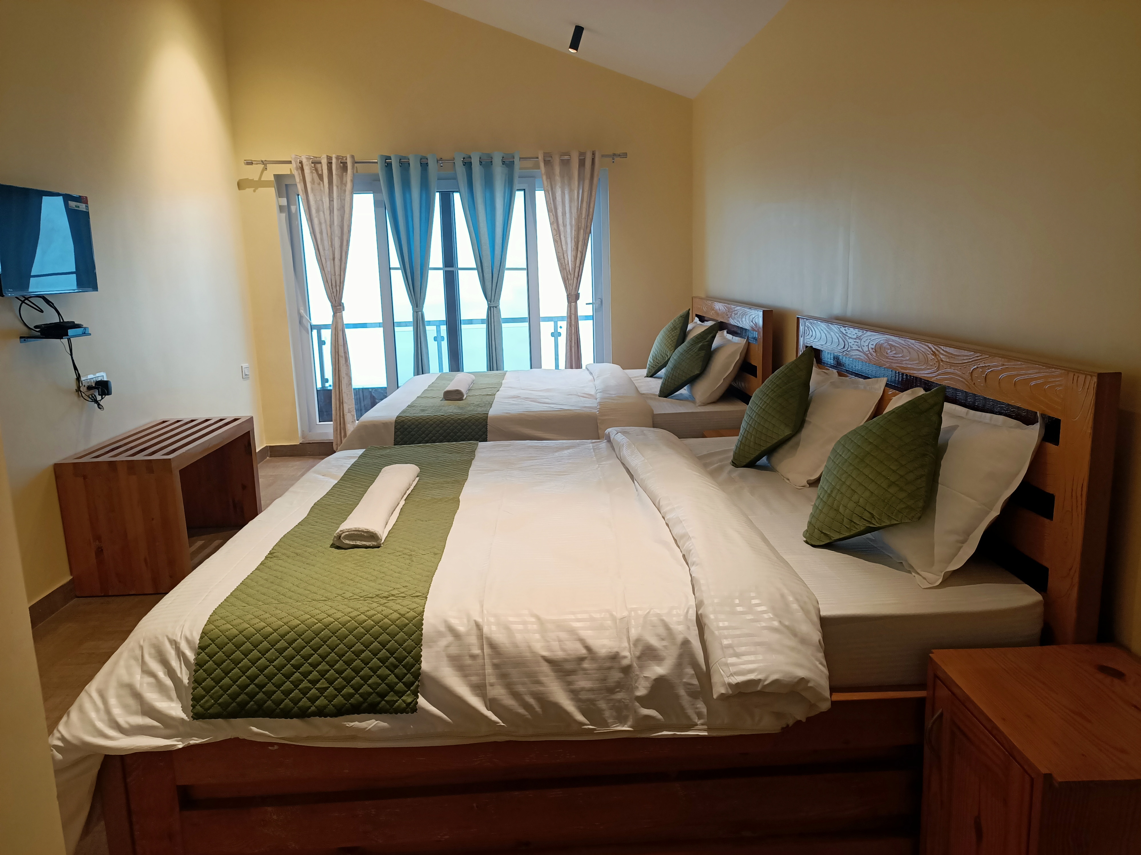 LONGWOOD RESORTS - Tap to explore photos