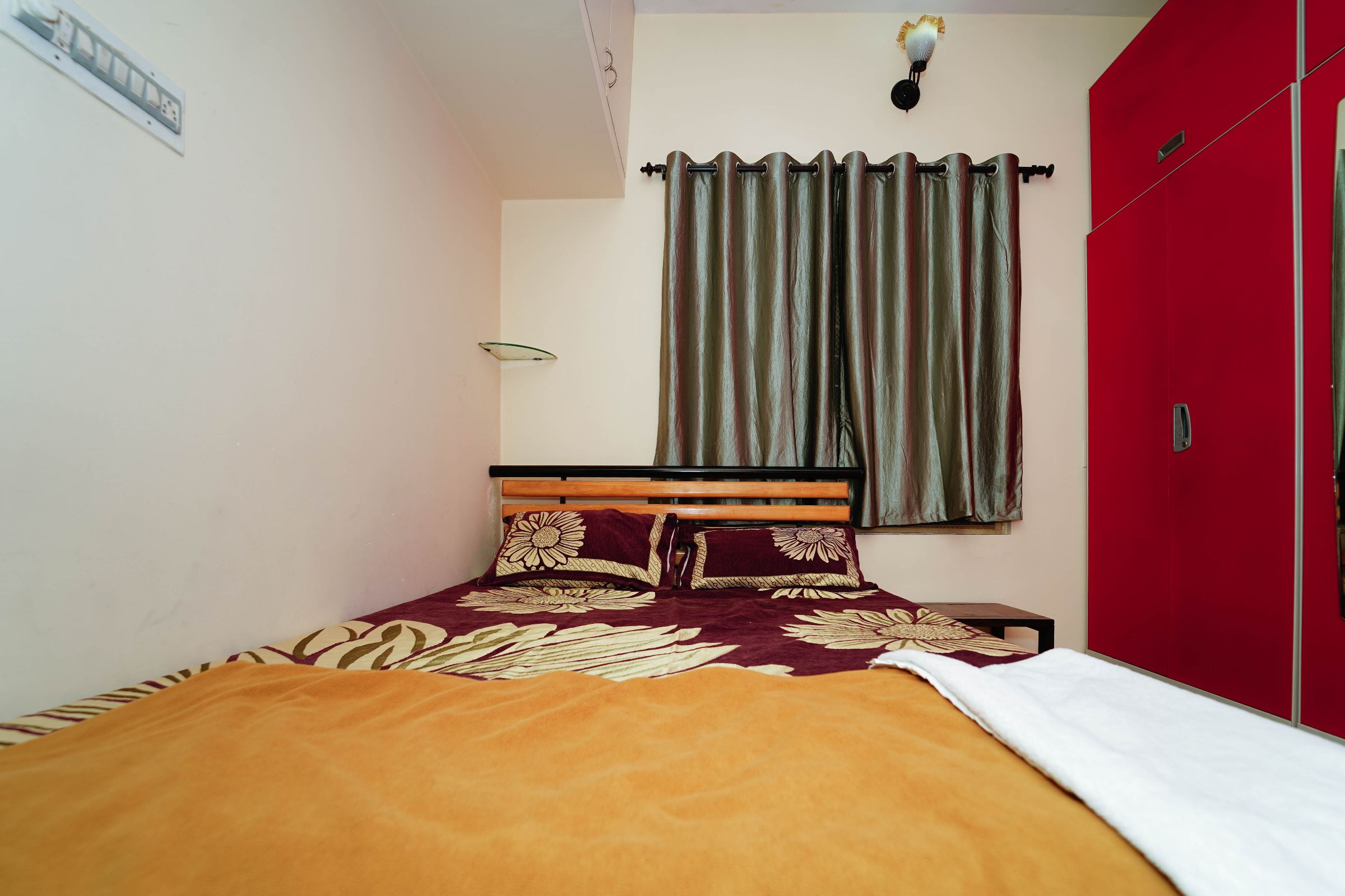 Second Home Short Stay - Tap to explore photos
