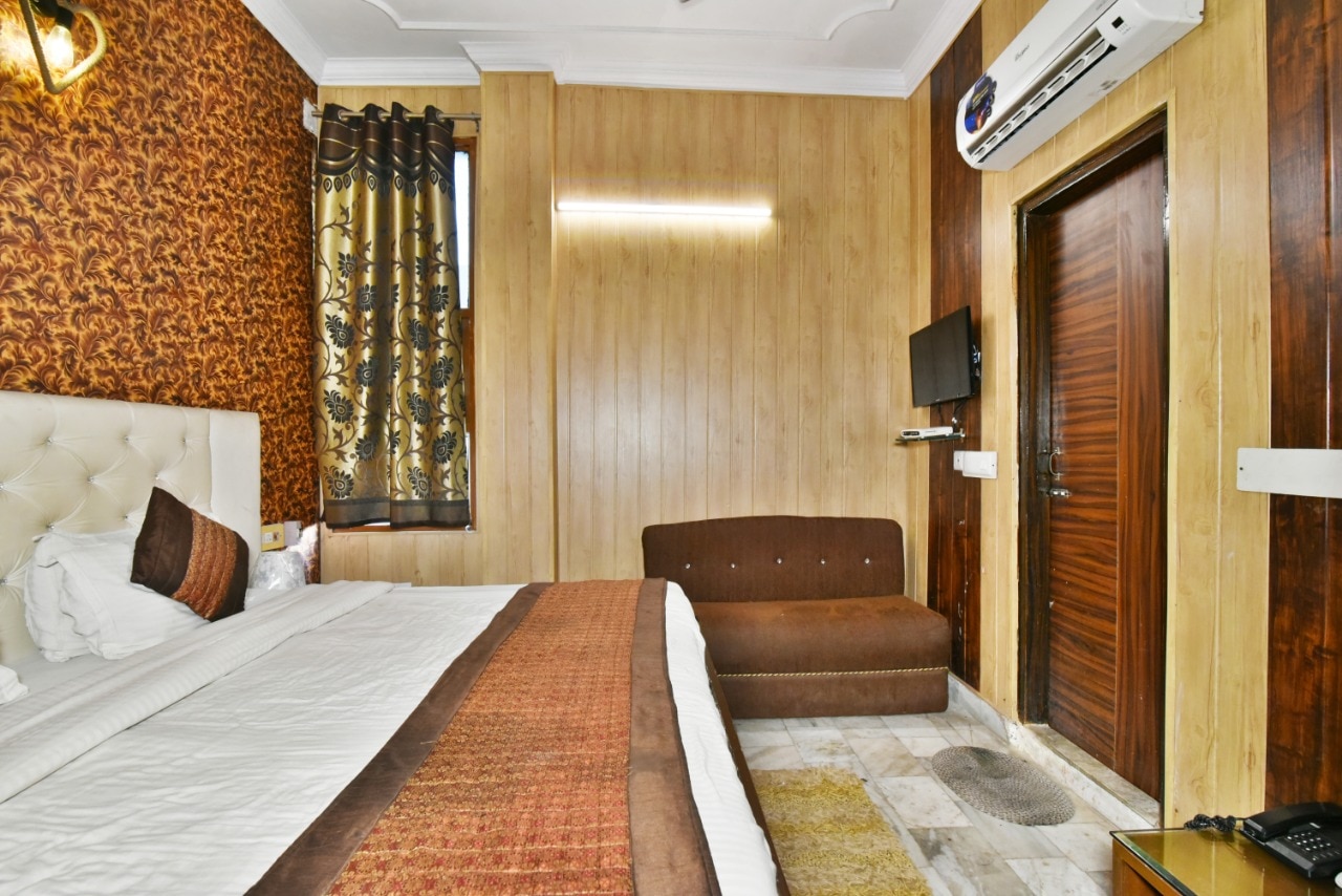 hotel sallow international - Tap to explore photos