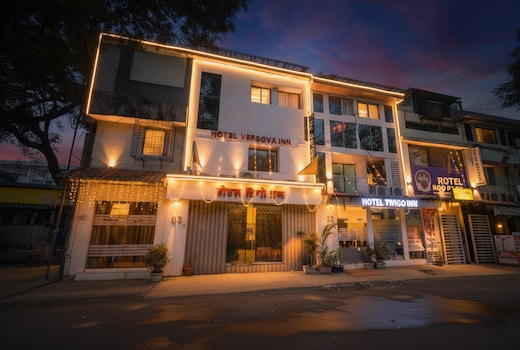 FabExpress Versova Residency - Nr. Kokilaben Hospital