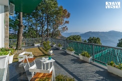 StayVista at Serene Cottage W/ Outdoor Bonfire, Solan