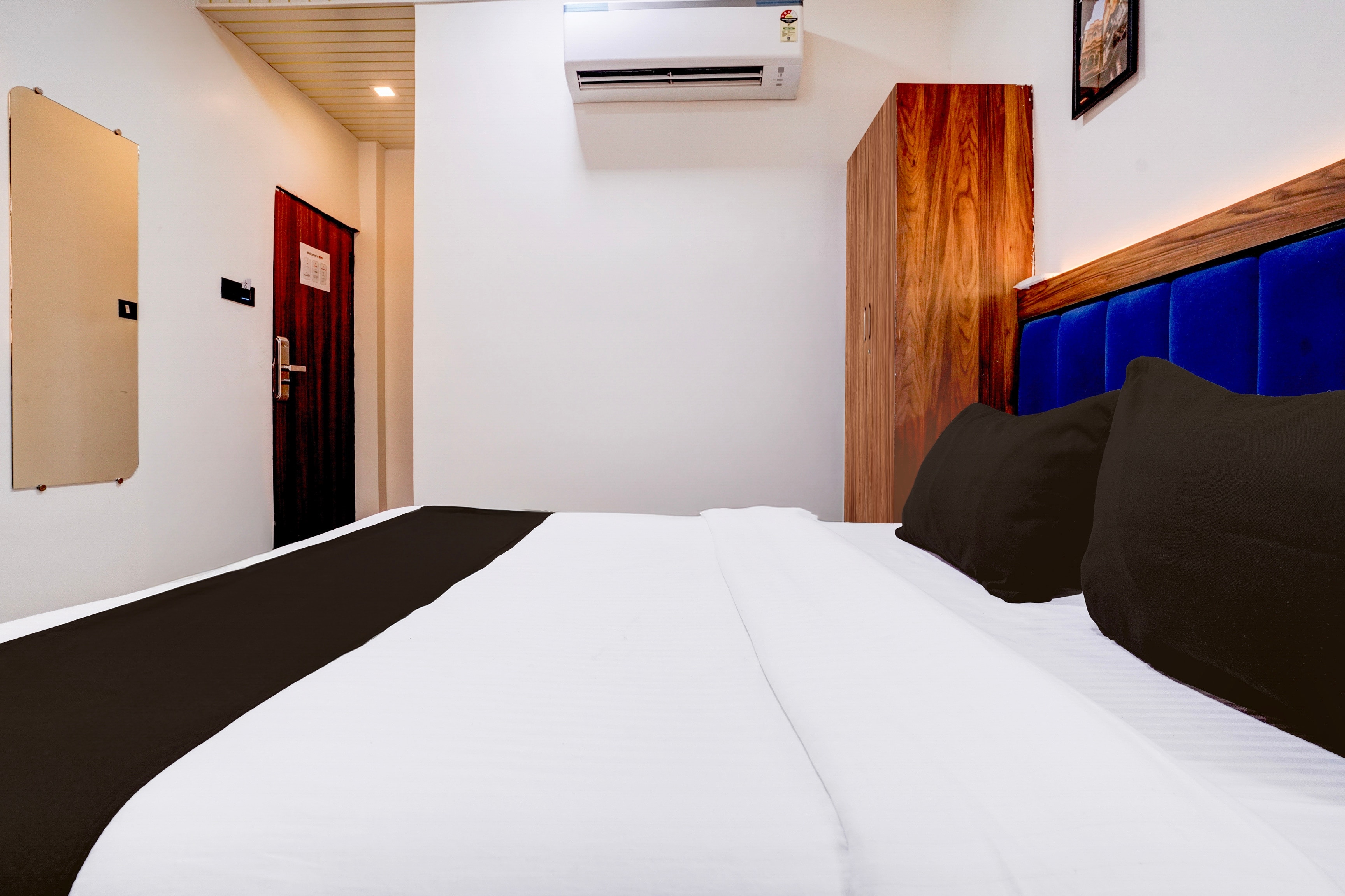 Super HOTEL O ANANTA - Tap to explore photos