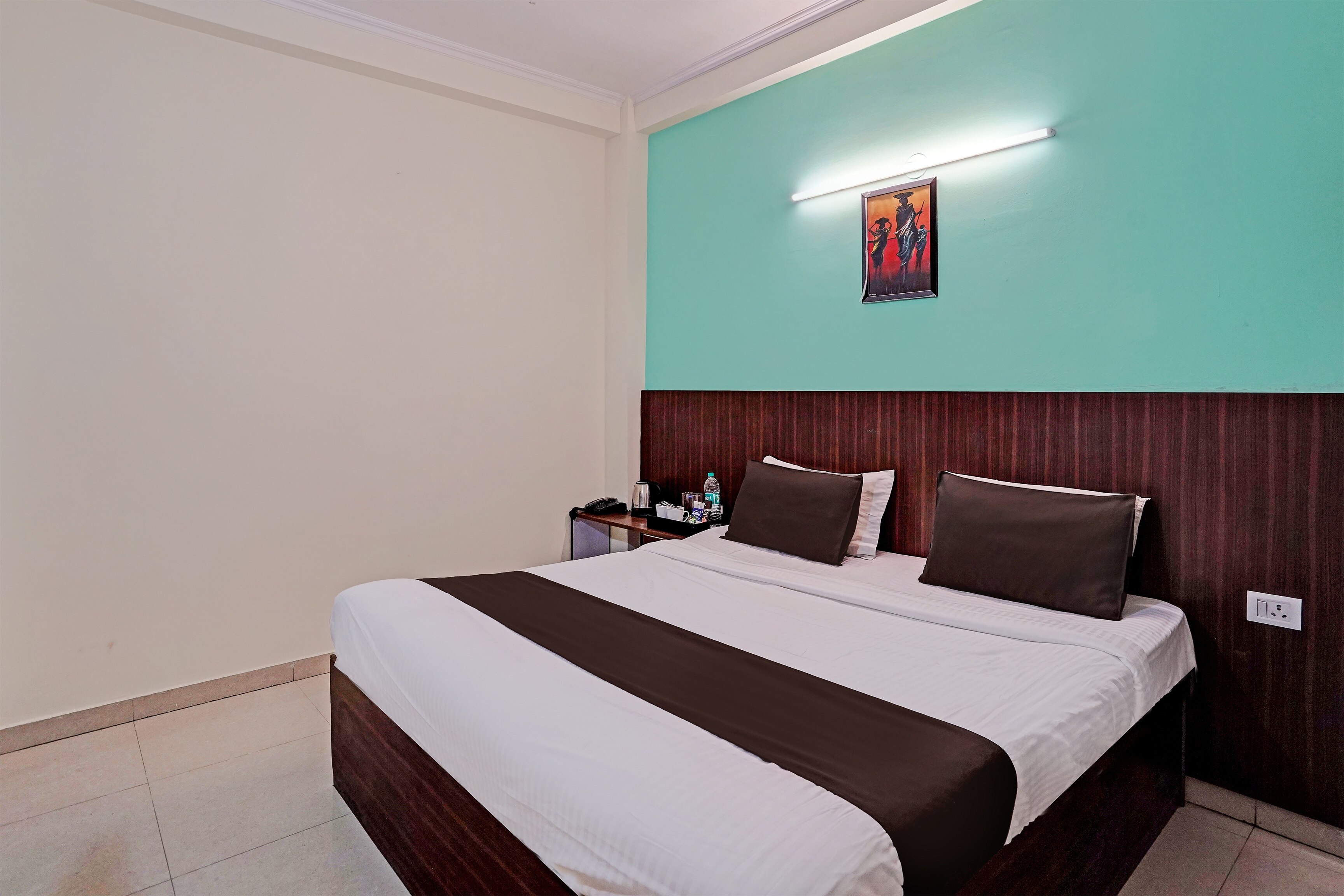Hotel O Golden Imperial - Tap to explore photos