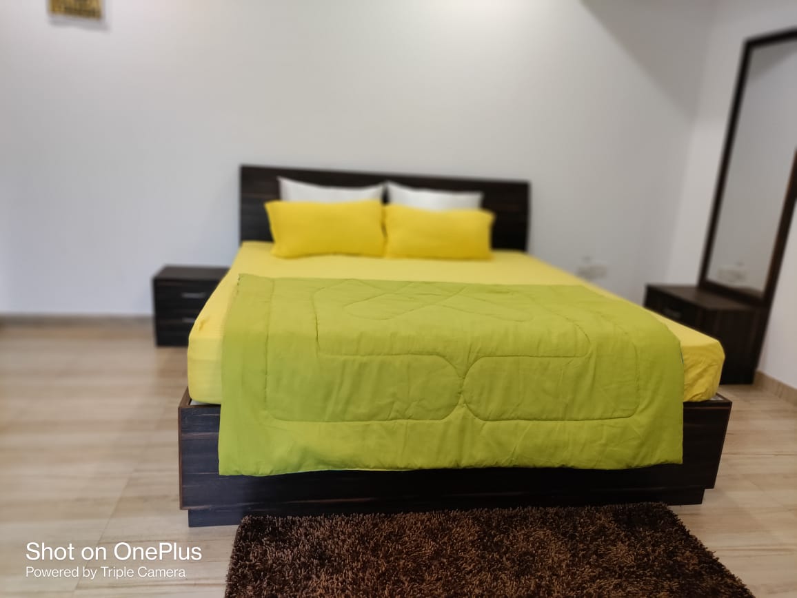 Studio Home stay - Tap to explore photos
