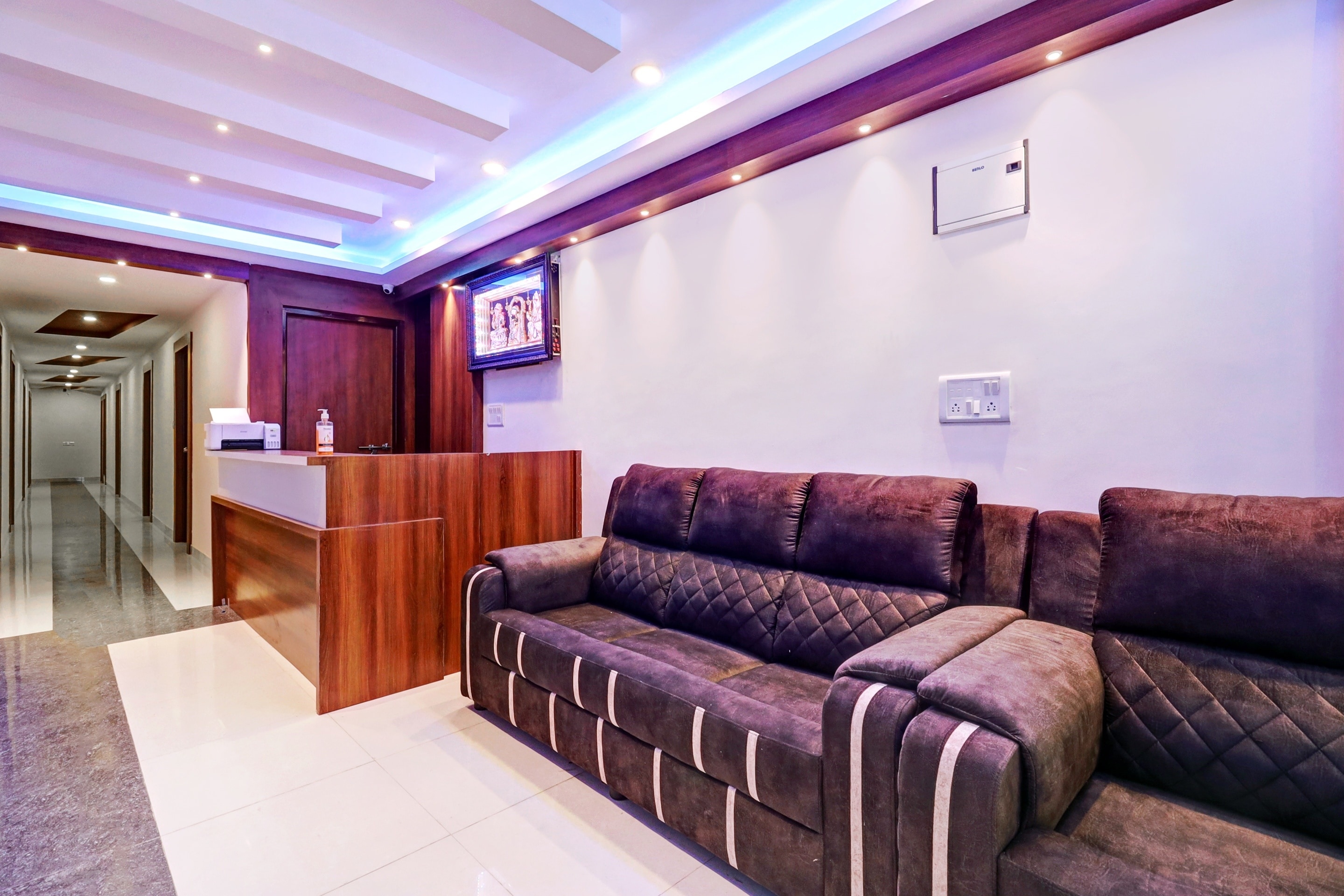 Hotel O Silver House Near Mantri Square Mall - Tap to explore photos