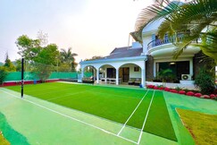 Destination Villa Khandala private pool with turf, Lonavala
