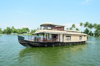 OYO 19833 Jonjes Diamond Houseboat 2 Bhk