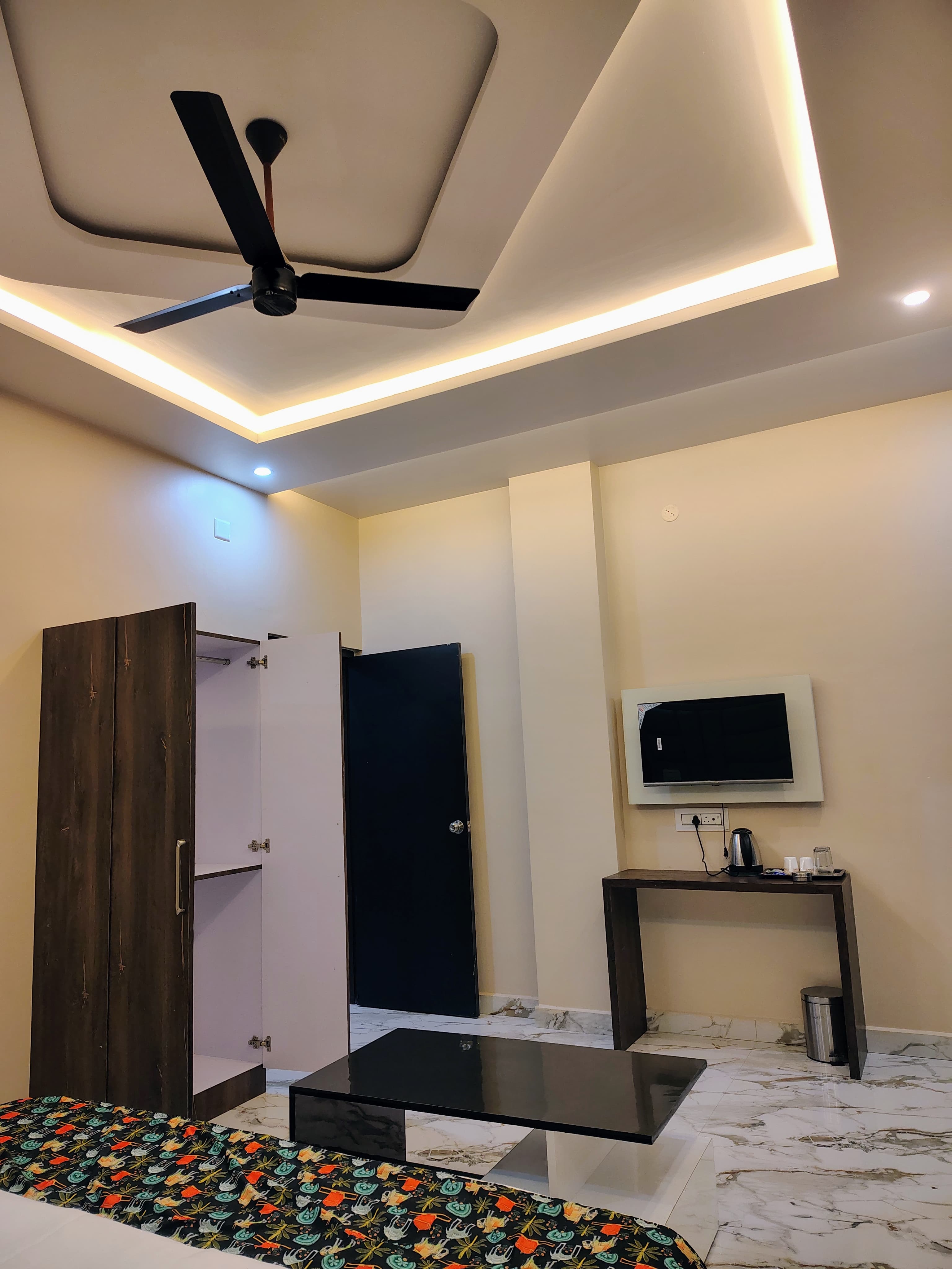 HOTEL TARACHAND & BANQUET HALL - Tap to explore photos