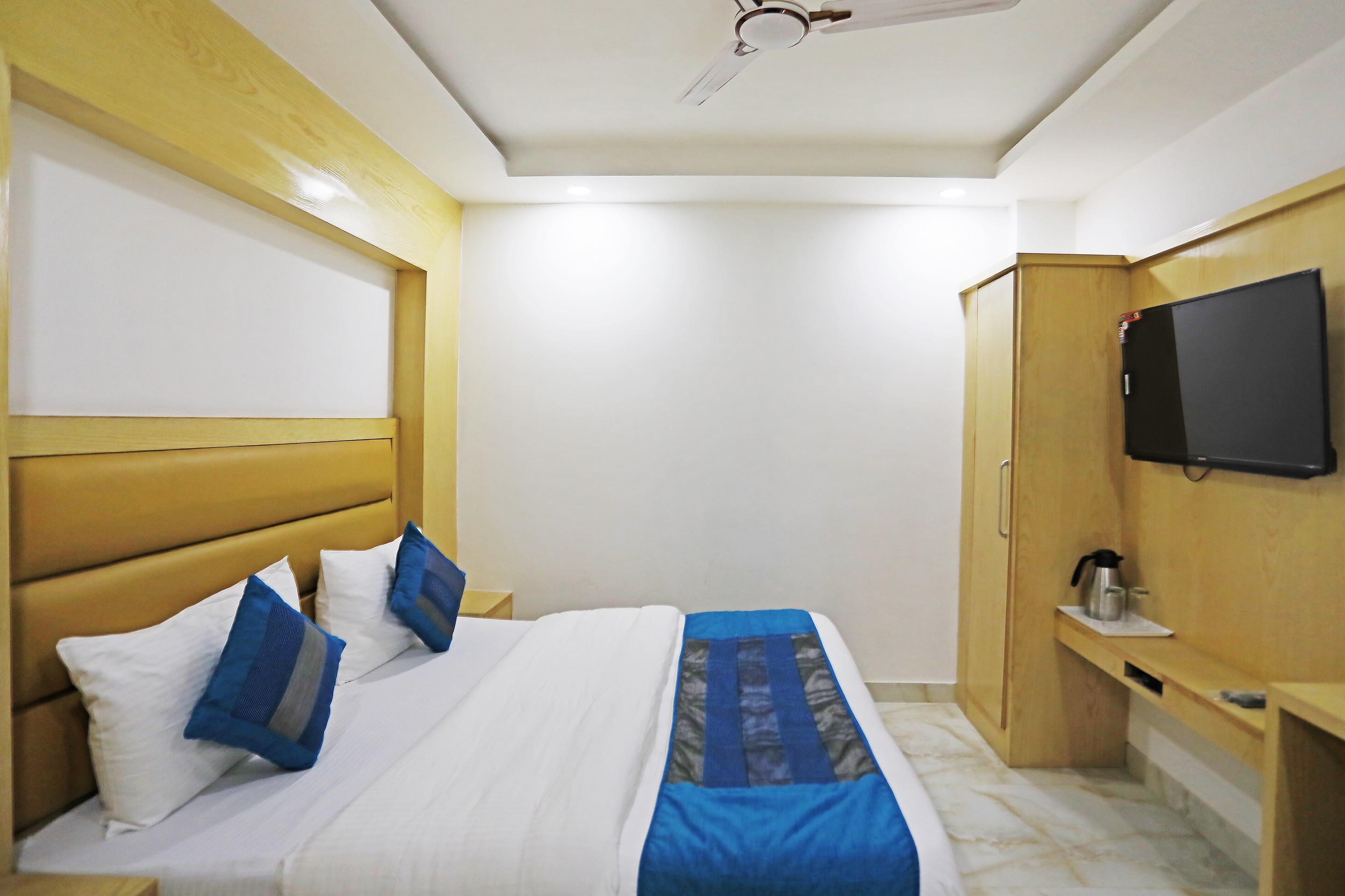 Hotel Kuber International - Tap to explore photos
