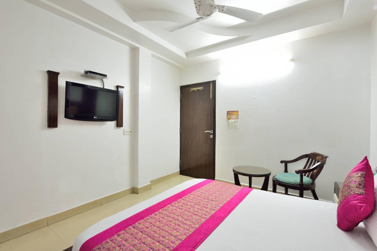 Hotel Sai Internationl @ New Delhi Railway Station - Tap to explore photos