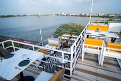 THE WHITE ROOTS, Kota