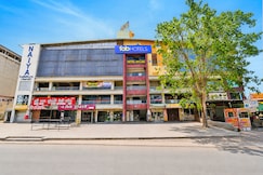 FabHotel Skyland I, Gandhinagar