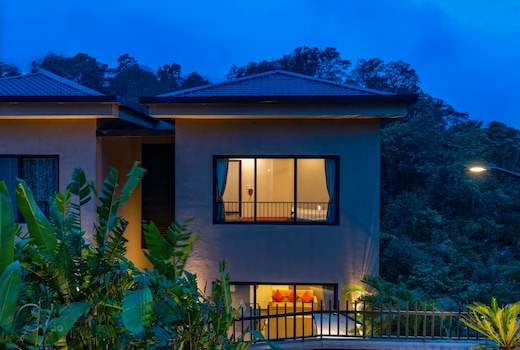IrisWood 4BHK with Pvt Pool by Tensor Stays