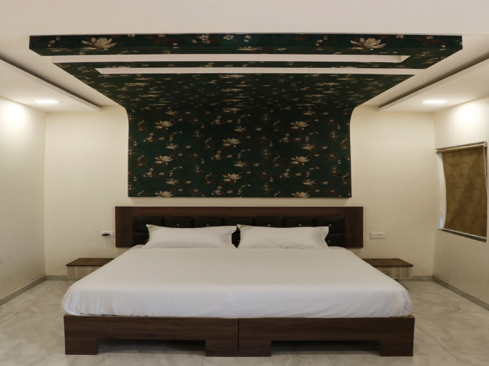 Hotel Akshram Deluxe 5