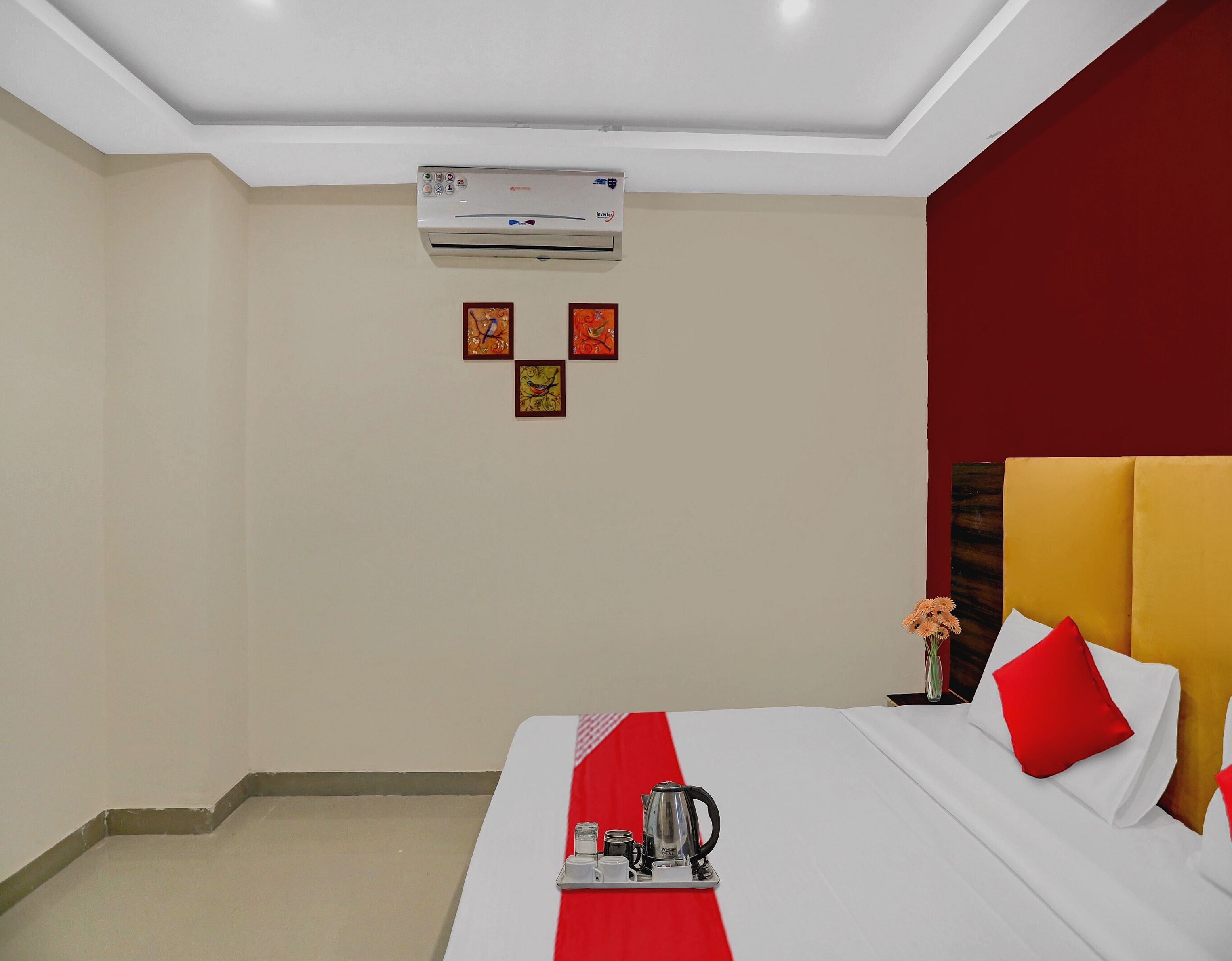 OYO 93116 Classic Guest House - Tap to explore photos