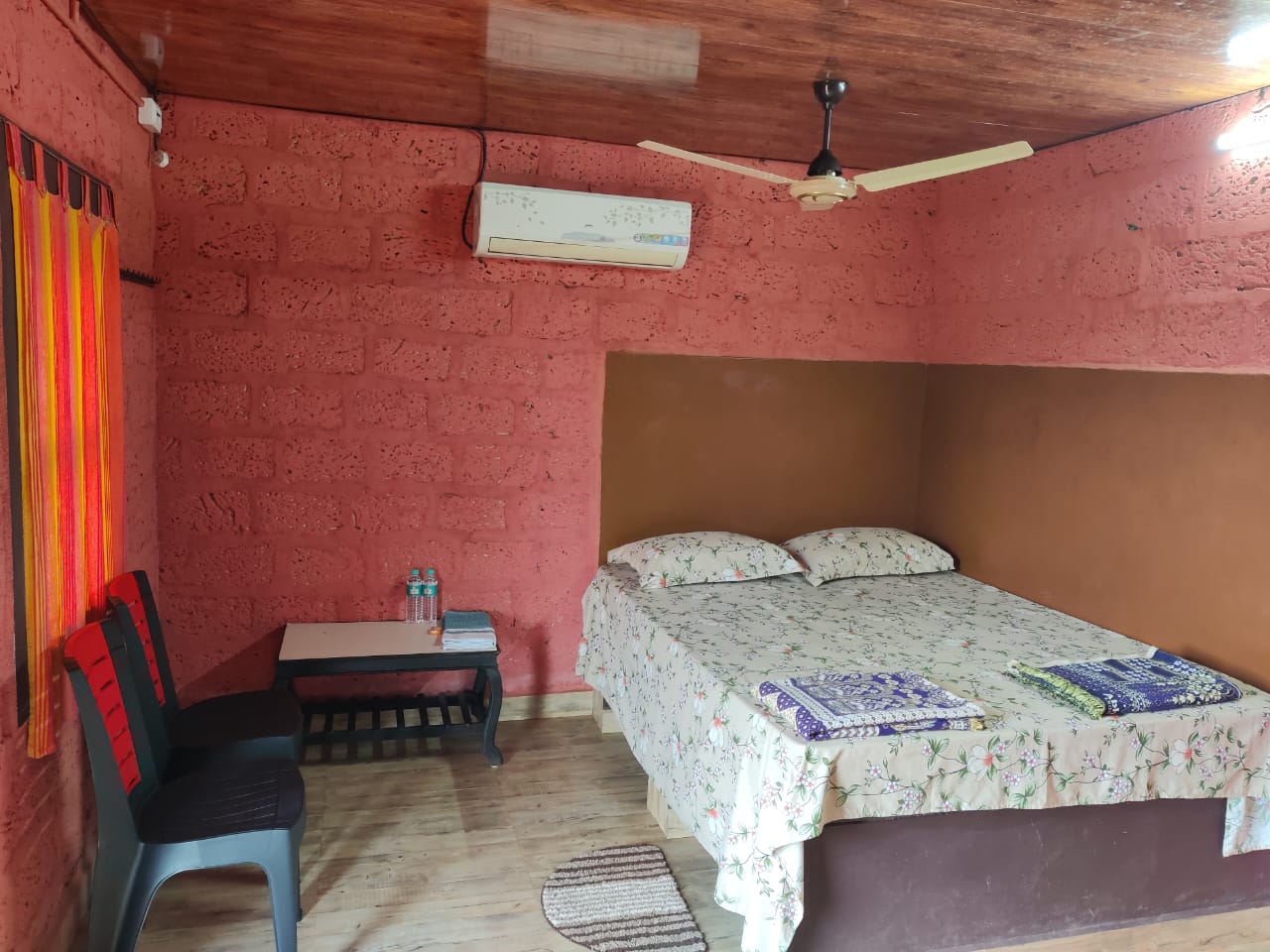 Yeni Homestay - Tap to explore photos
