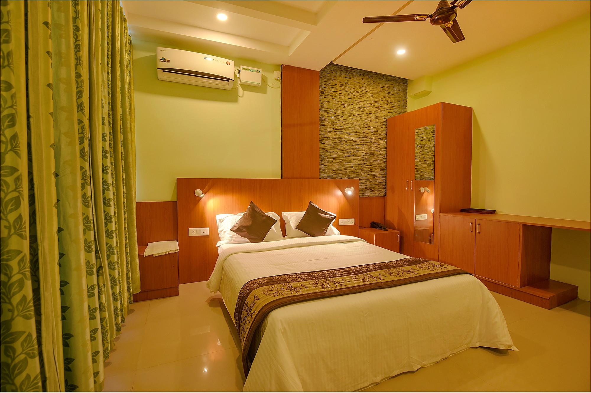 FabHotel The BTM Palace - BTM Layout Nr. Gopalan Innovation Mall - Tap to explore photos